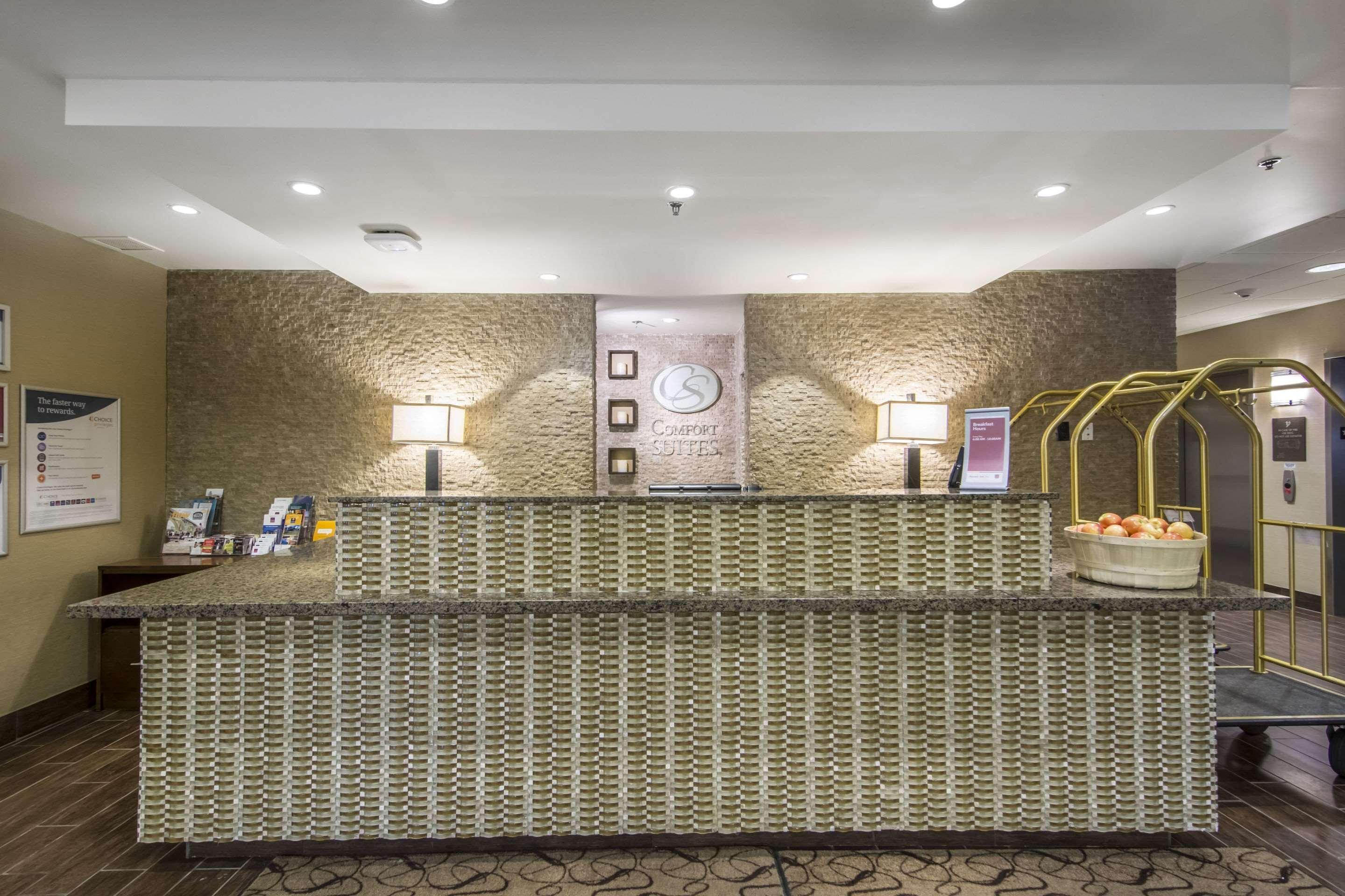 Comfort Suites Saskatoon Exterior foto